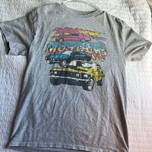 T-Shirt (Graphic). Size: S